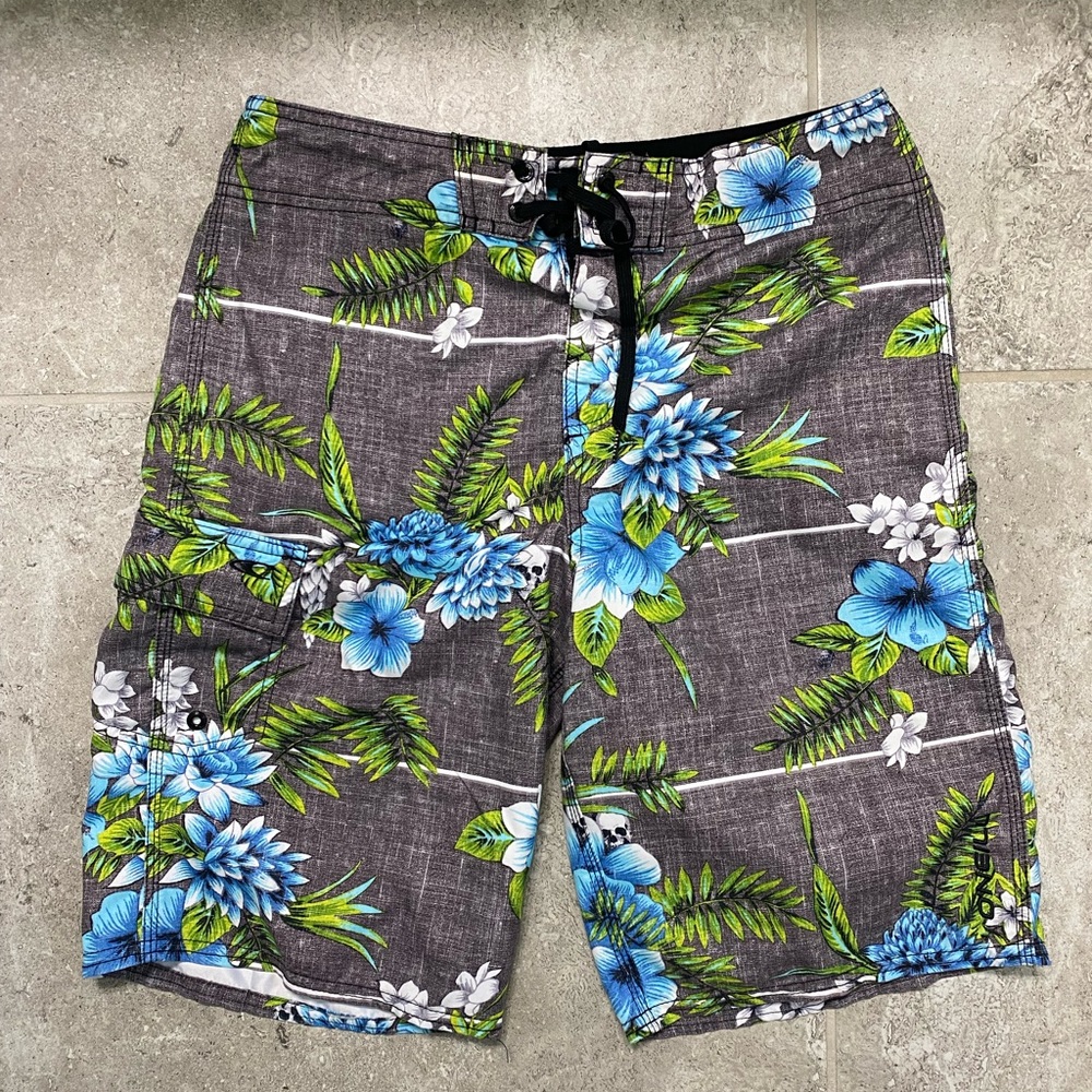 O’Neill Swim Trunks in Gray Floral Print- Men’s 29” waist